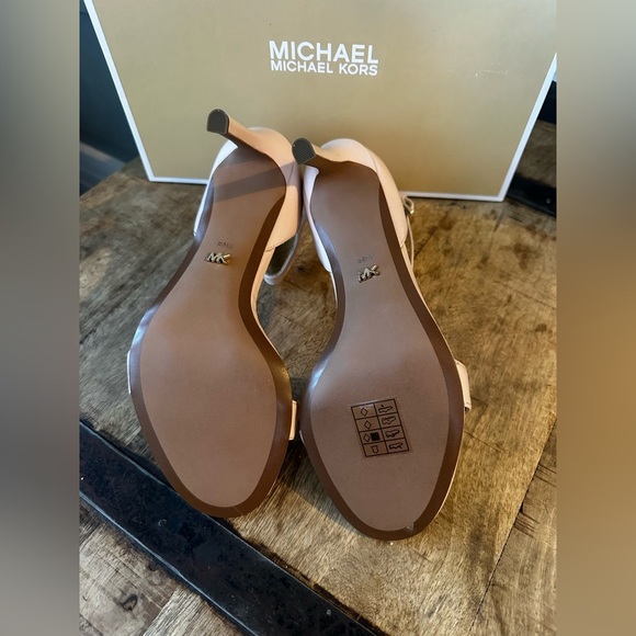 ✨ New in Box ✨ Michael Kors Harper Heels Soft Pink Embossed Leather – Size 8.5M - Picture 7 of 8